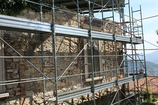 Ravalement de façade : le guide complet pour des travaux réussis